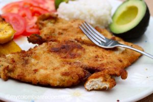 milanesa de pollo empanizada en Colombia