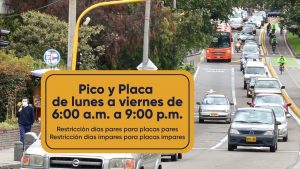 ¿Cuáles son los días y horarios del pico y placa solidario en Bogotá?