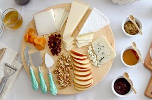 ¿Cuáles son los tipos de quesos ideales para una tabla de quesos?