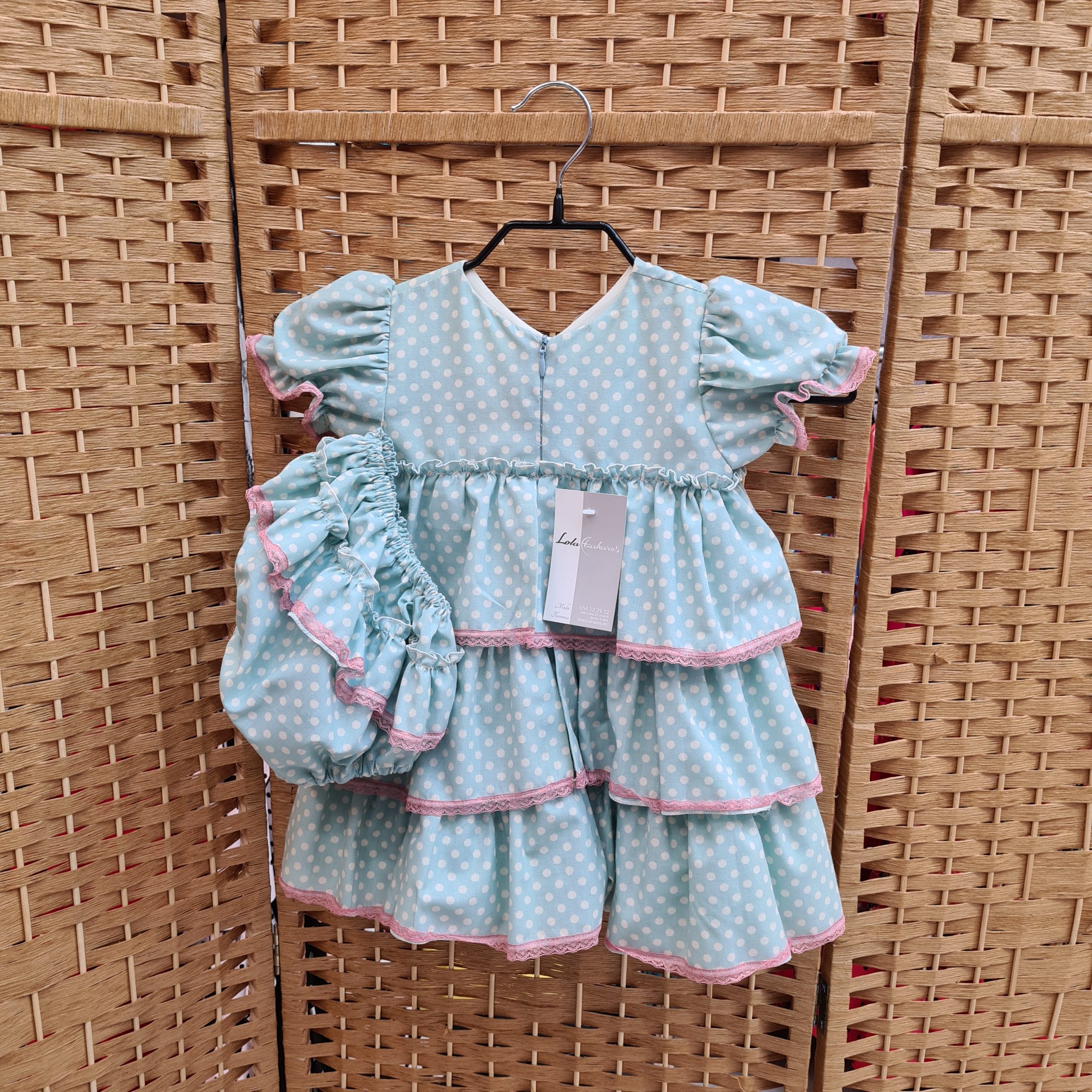 detalles de los vestidos de flamenca para bebés